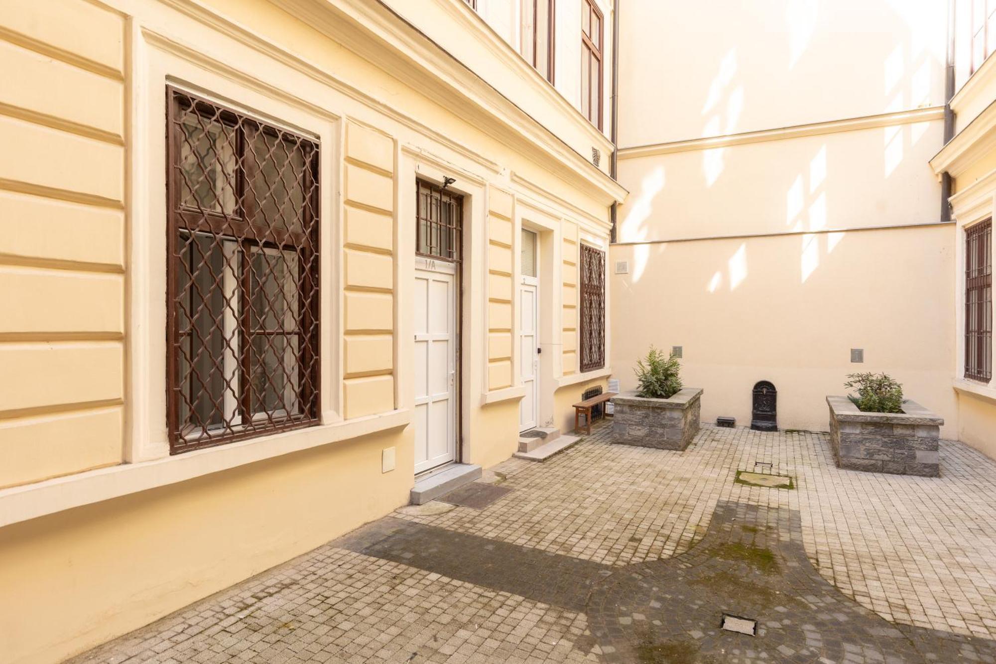 Lucky 54 Apartment Budapest Eksteriør billede